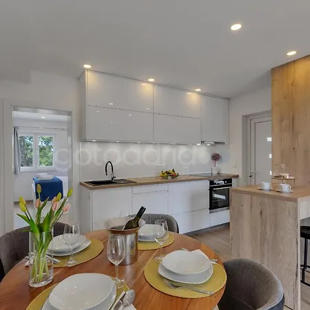 Newly Built Luka Appartement Makarska